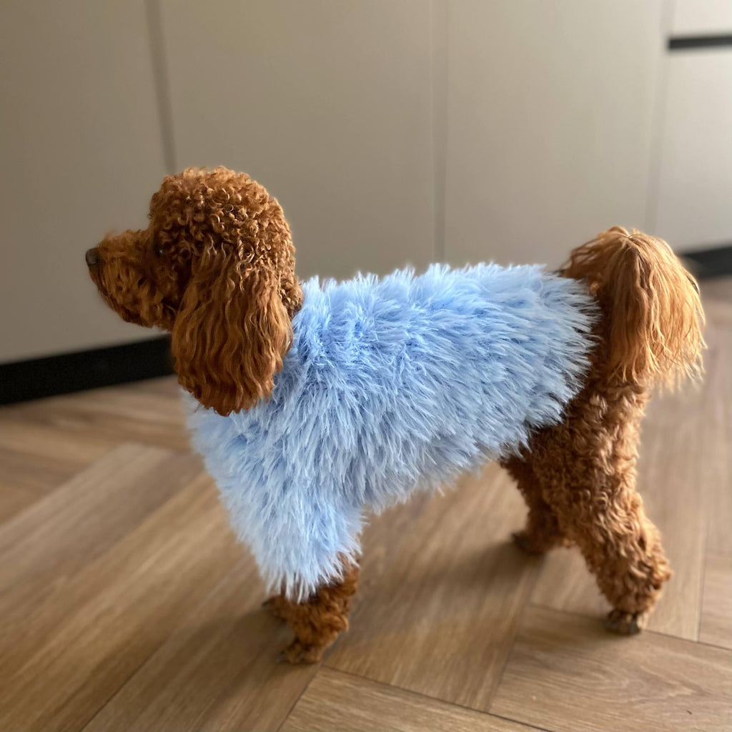 TailTailor® Handgestrickter Frühlings-Hundepullover aus Flauschgarn – Mit Herz-Motiv, Pastellfarben & Maßanfertigung